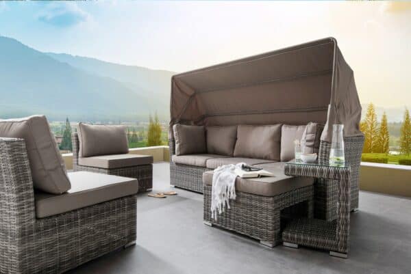 Sofa mit klappbarem Verdeck