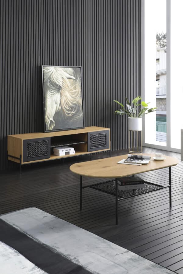 Ablagefläche aus Metall und Polyrattan